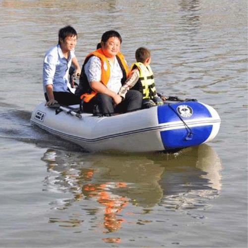 东成镇公园游玩充气漂流船